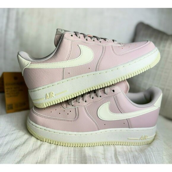 G4- SIZE 6 WOMENS NIKE AIR FORCE 1 PLATINUM VIOLET / SAIL DV3808 001 - Picture 1 of 10